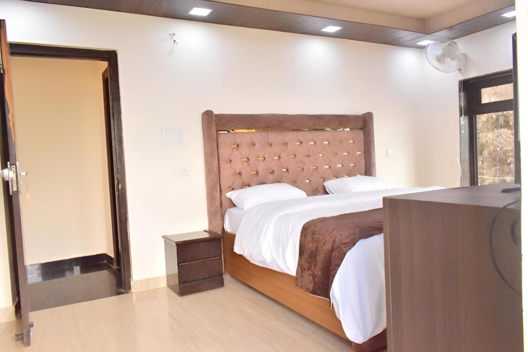 Rudhraksh Villa 4Br- Perfect Vacay Villa 무소리에 외부 사진