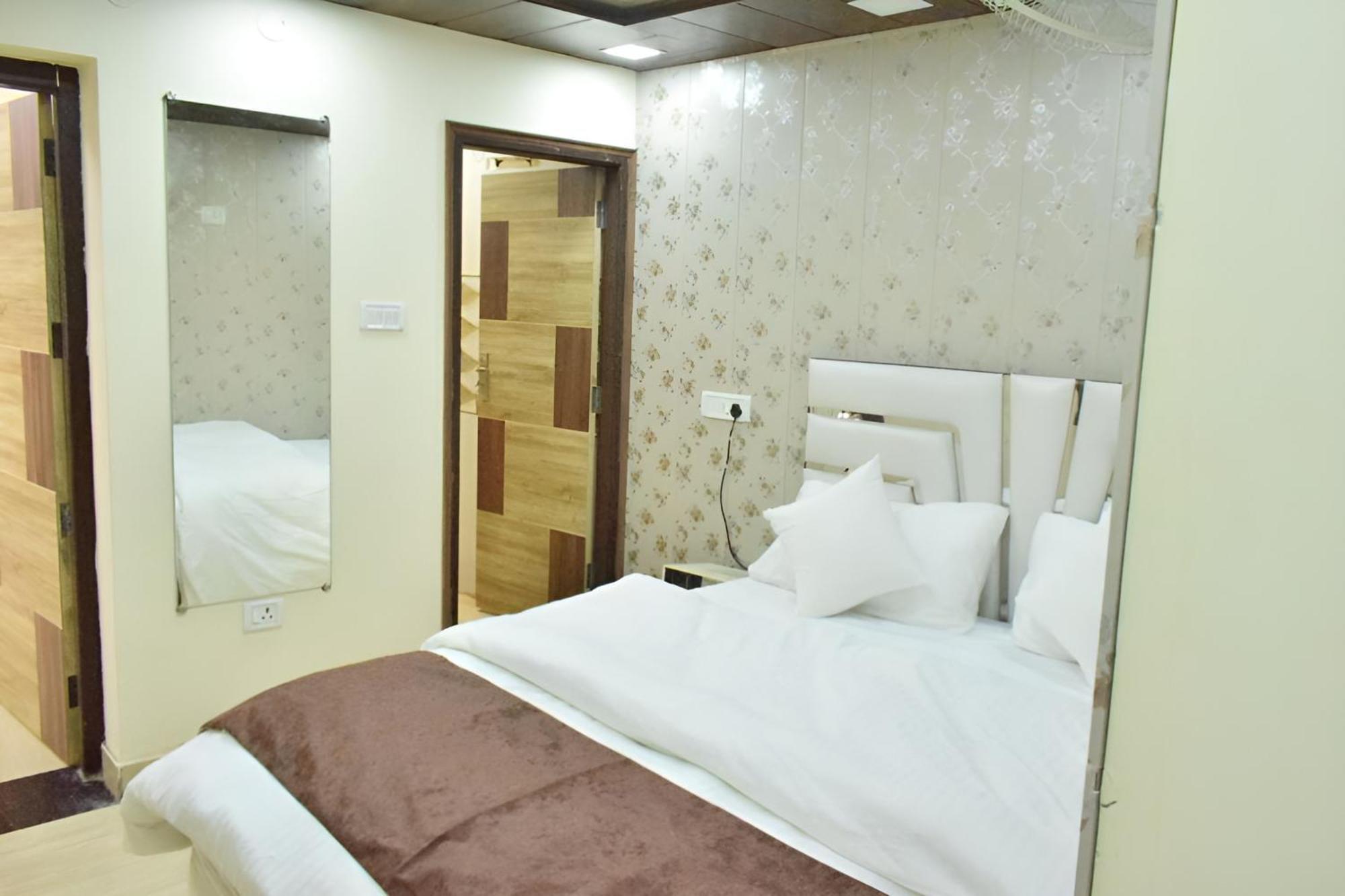 Rudhraksh Villa 4Br- Perfect Vacay Villa 무소리에 외부 사진
