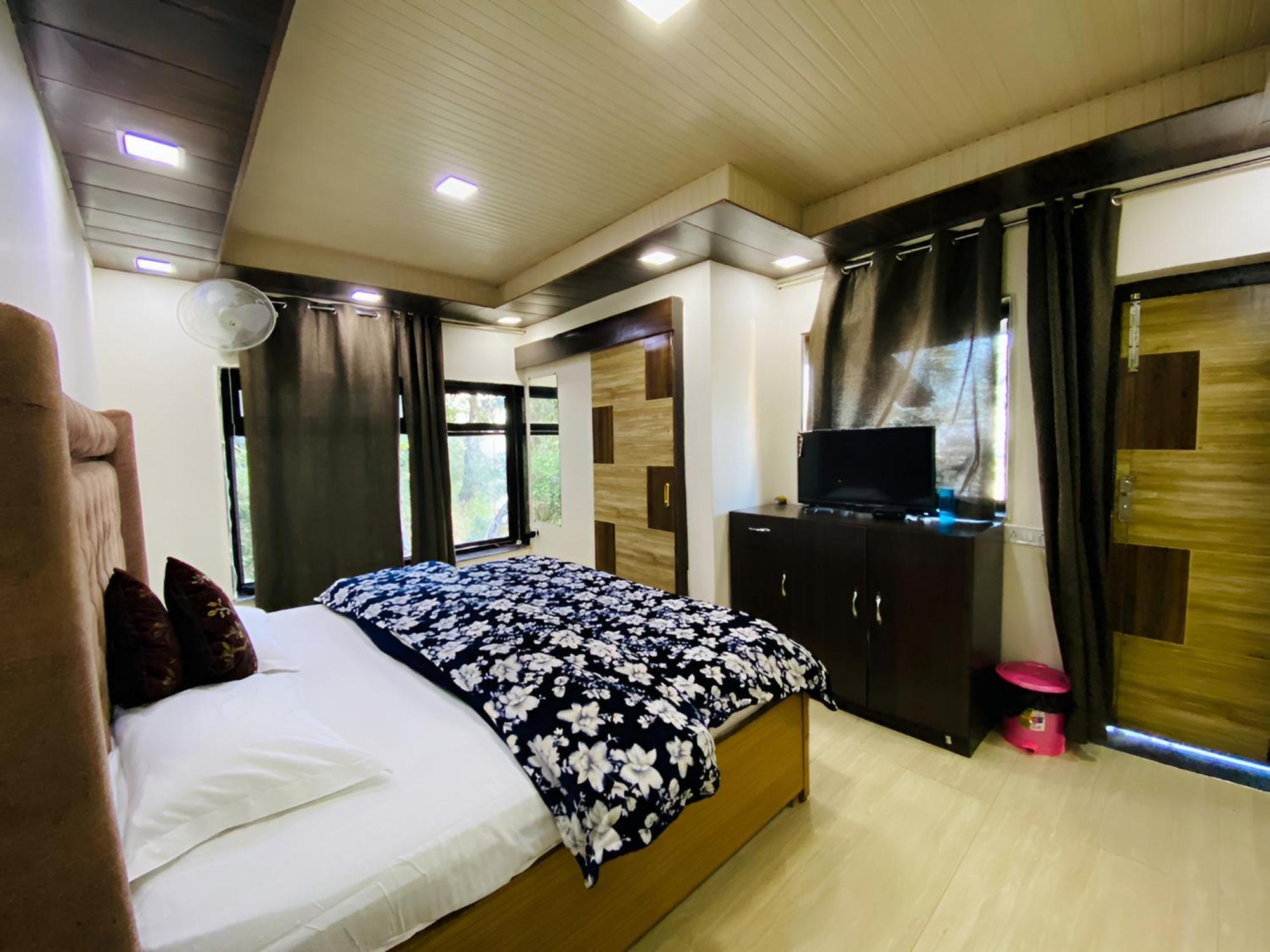 Rudhraksh Villa 4Br- Perfect Vacay Villa 무소리에 외부 사진
